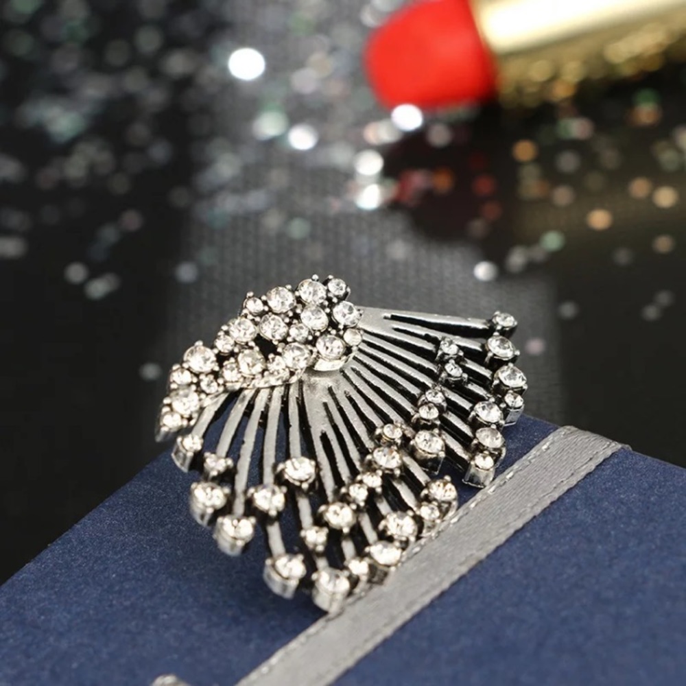 ⚜️[𝟯/$𝟮𝟴]⚜️Big Crystal Silver Gun Earrings New - Picture 8 of 15